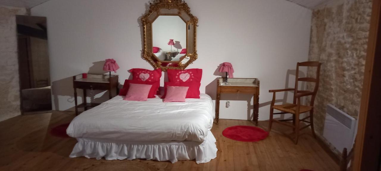 Les Demeures De La Laigne Bed & Breakfast Allas-Bocage Eksteriør bilde