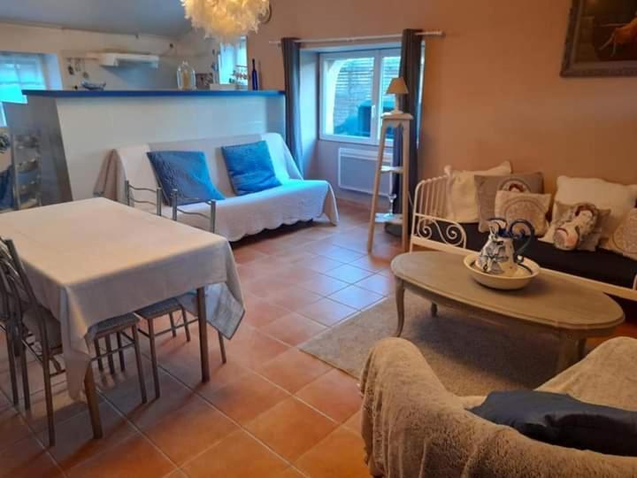 Les Demeures De La Laigne Bed & Breakfast Allas-Bocage Eksteriør bilde