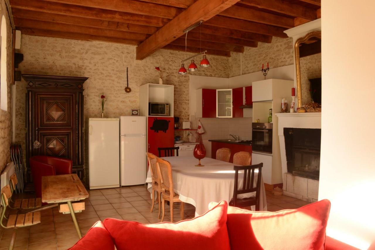 Les Demeures De La Laigne Bed & Breakfast Allas-Bocage Eksteriør bilde