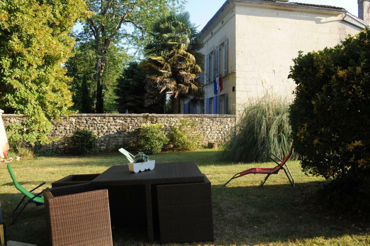 Les Demeures De La Laigne Bed & Breakfast Allas-Bocage Eksteriør bilde