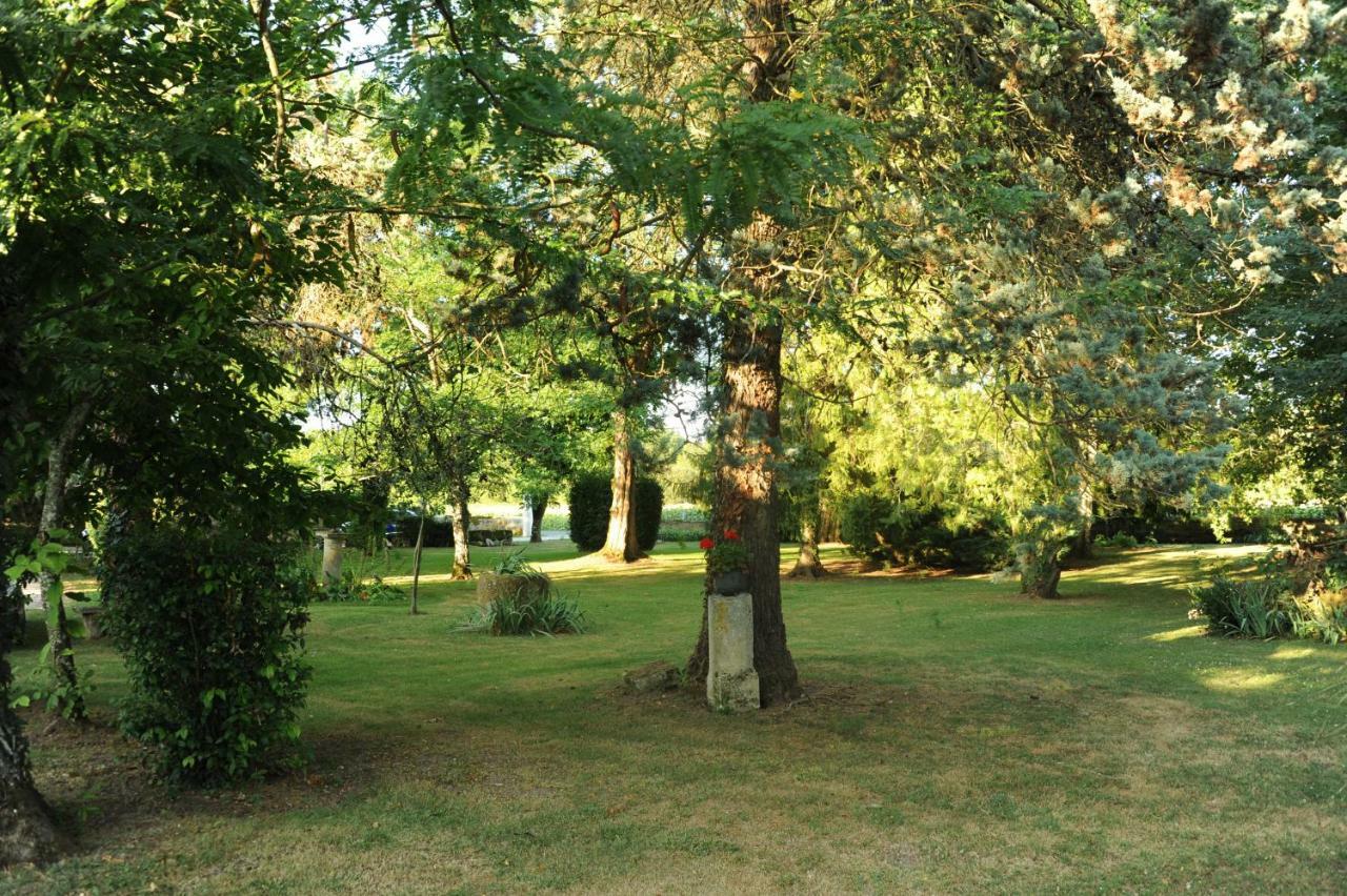 Les Demeures De La Laigne Bed & Breakfast Allas-Bocage Eksteriør bilde